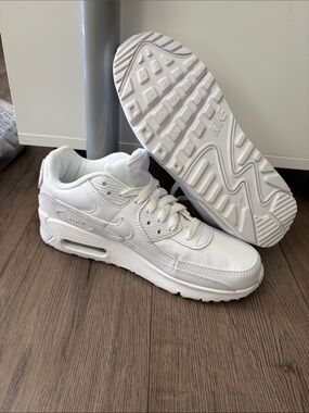 NEW Nike All-White AirMax Leather & Mesh Sneakers. Youth size 5.5